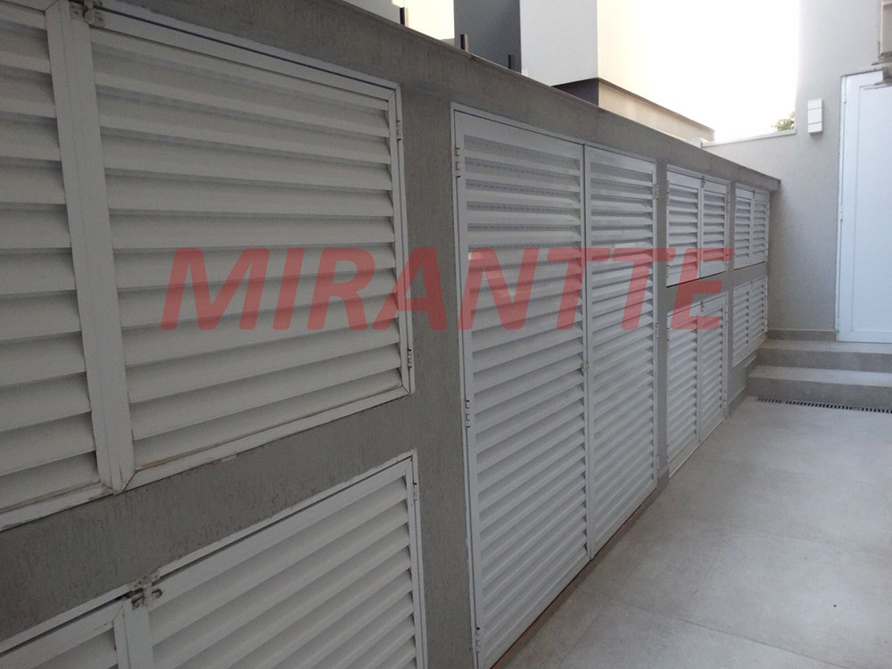 Cond. fechado de 416m² com 4 quartos em Chácara Areal