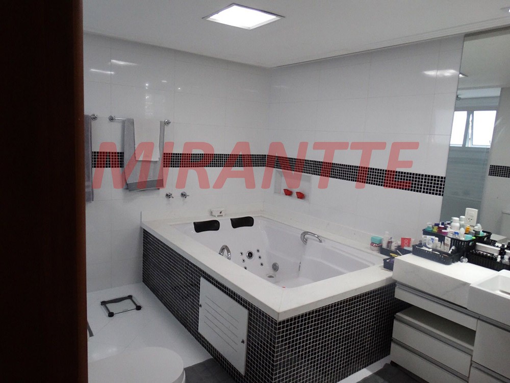Cond. fechado de 416m² com 4 quartos em Chácara Areal