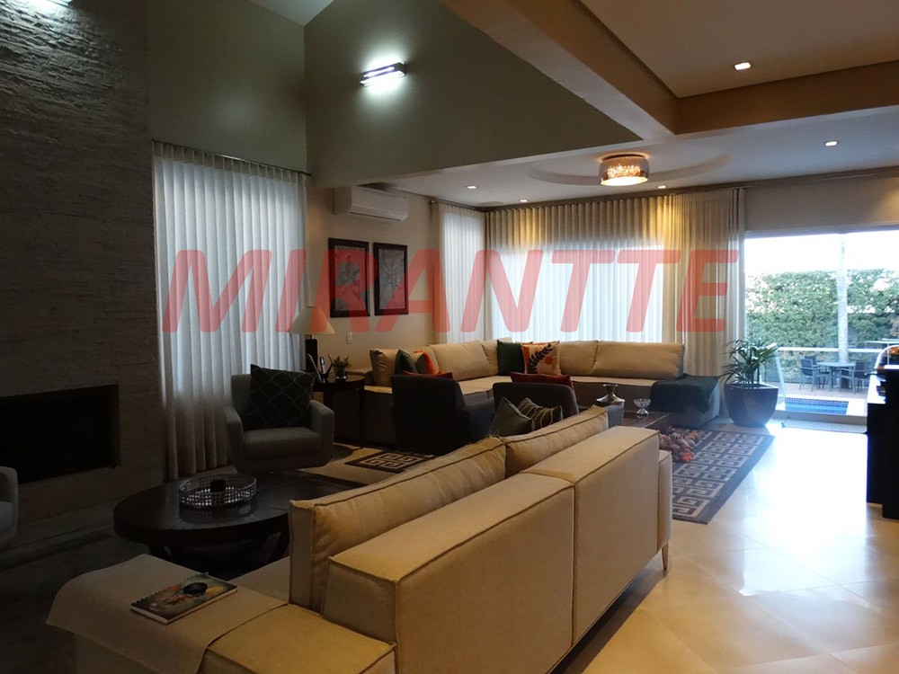 Cond. fechado de 416m² com 4 quartos em Chácara Areal