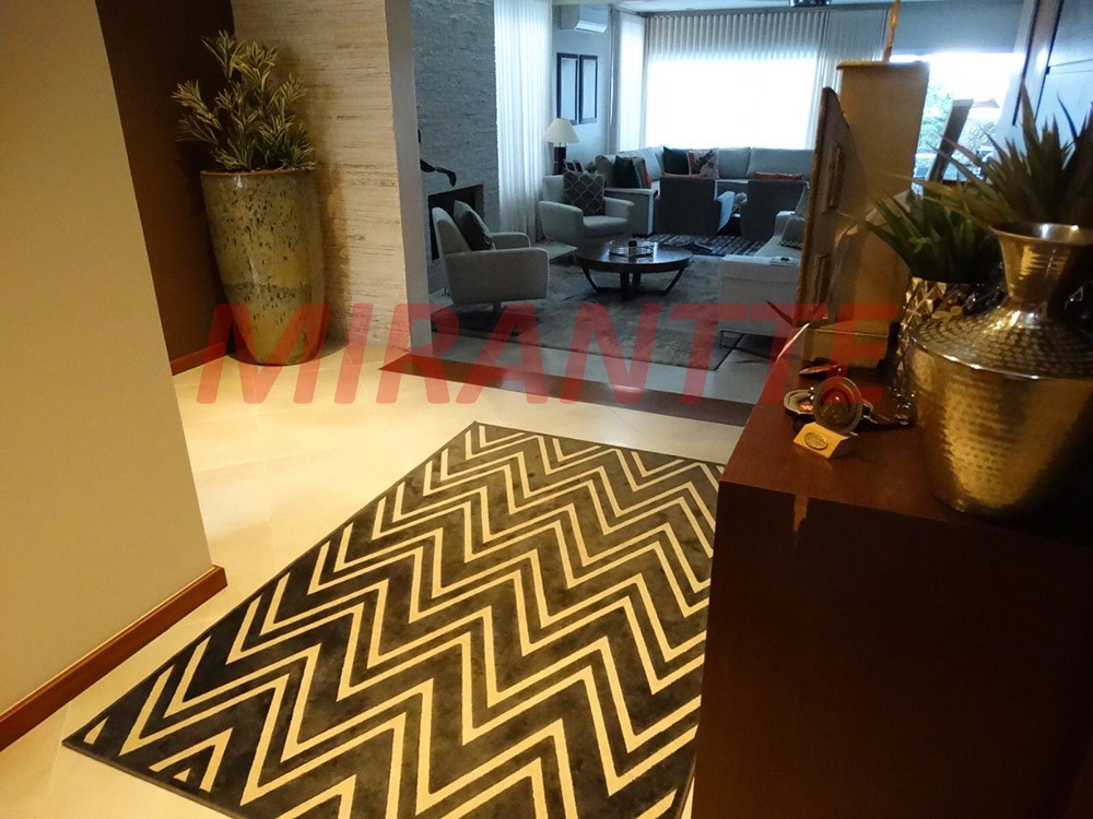 Cond. fechado de 416m² com 4 quartos em Chácara Areal