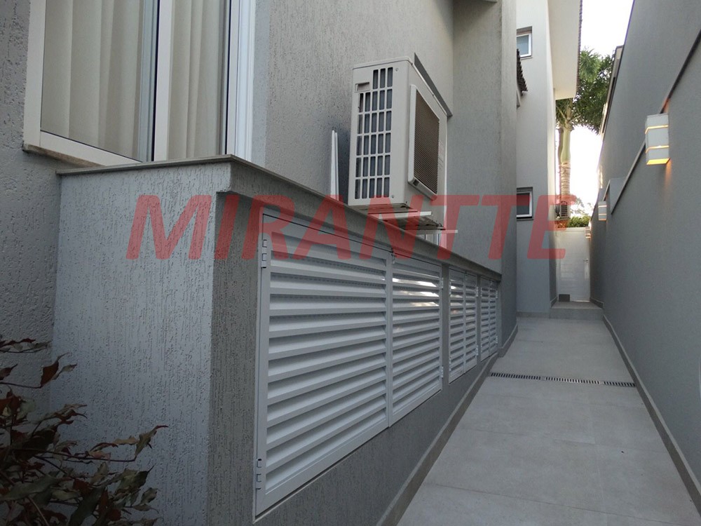 Cond. fechado de 416m² com 4 quartos em Chácara Areal