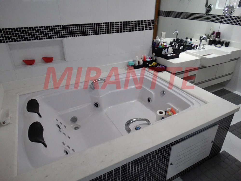 Cond. fechado de 416m² com 4 quartos em Chácara Areal