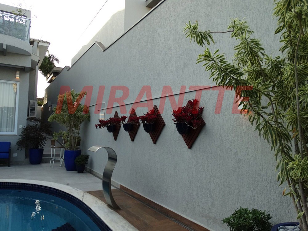 Cond. fechado de 416m² com 4 quartos em Chácara Areal