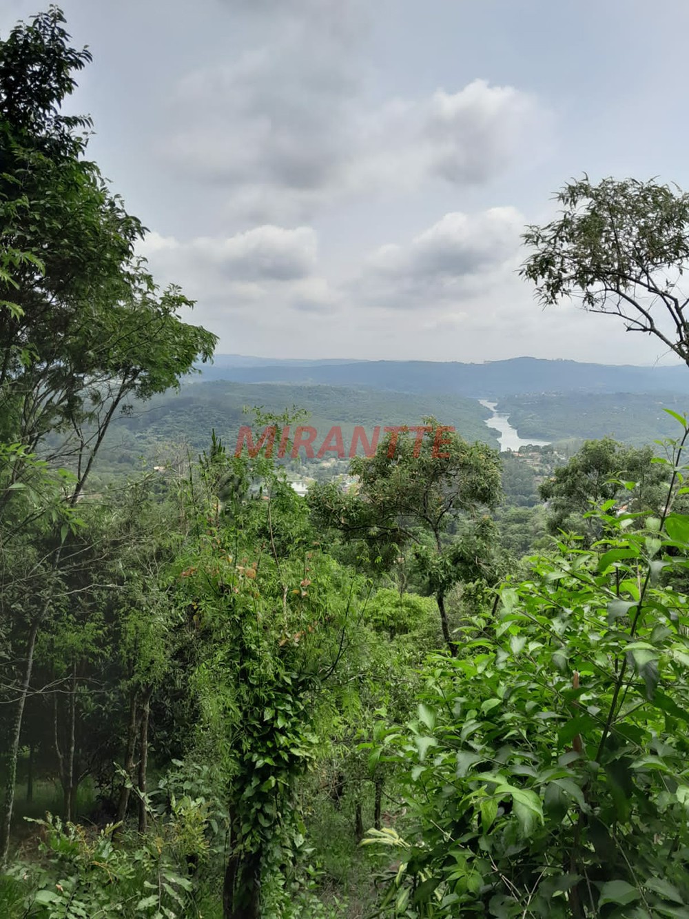Terreno de 1754m² em Caieras
