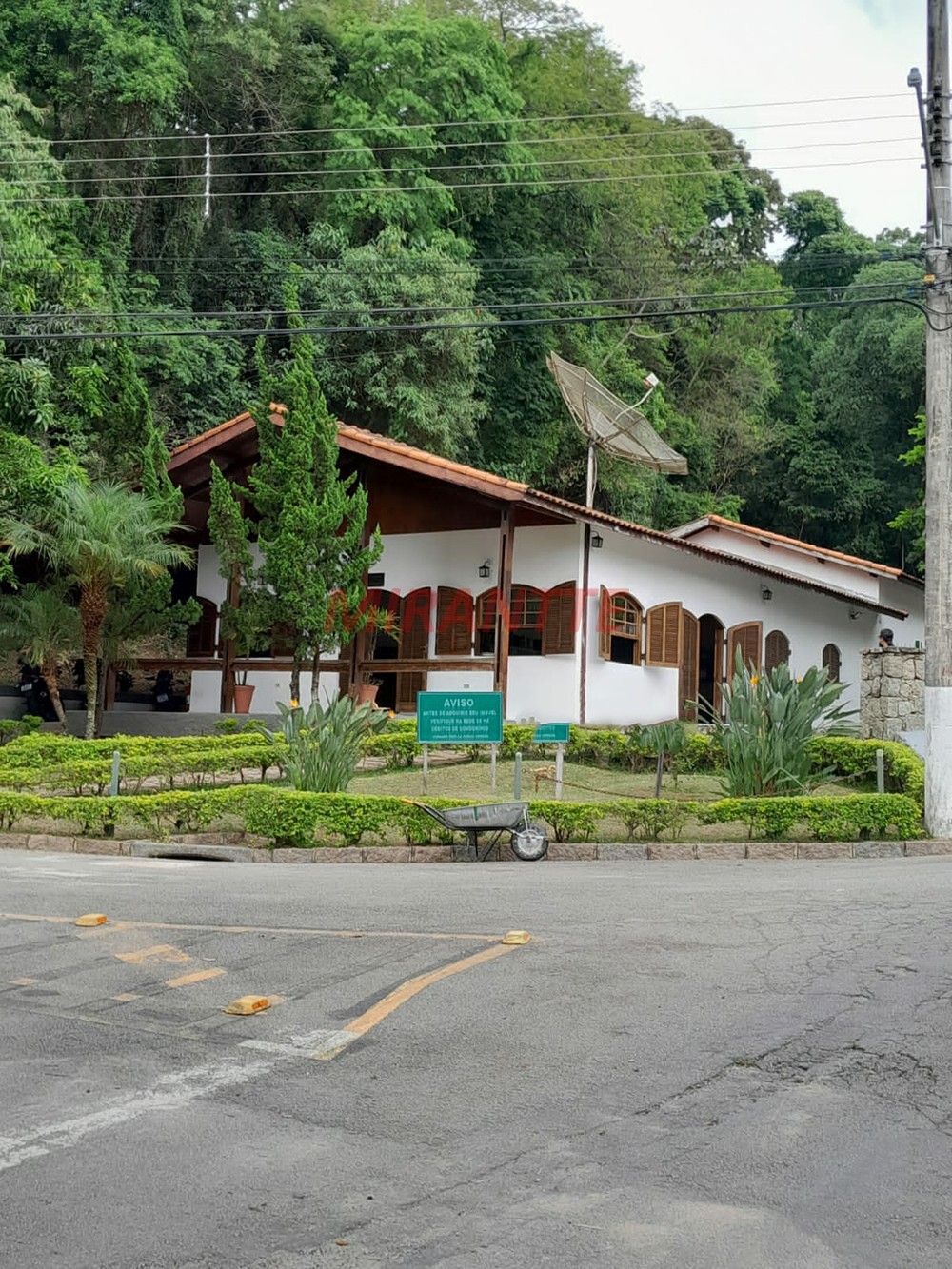 Terreno de 1754m² em Caieras
