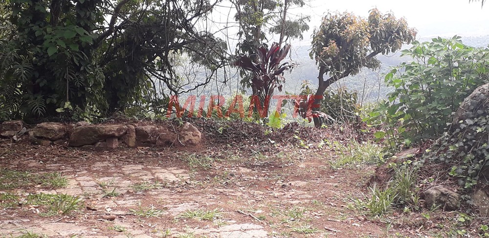 Terreno de 1754m² em Caieras