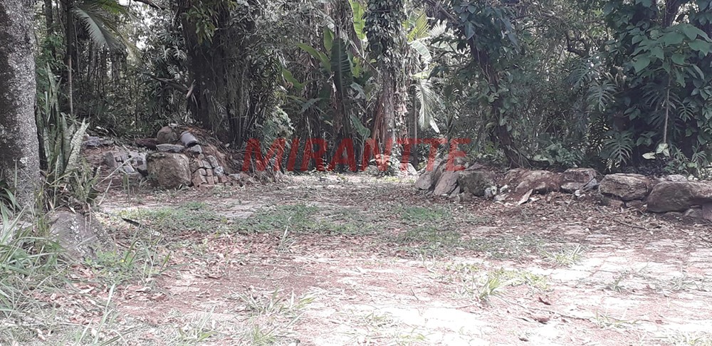 Terreno de 1754m² em Caieras