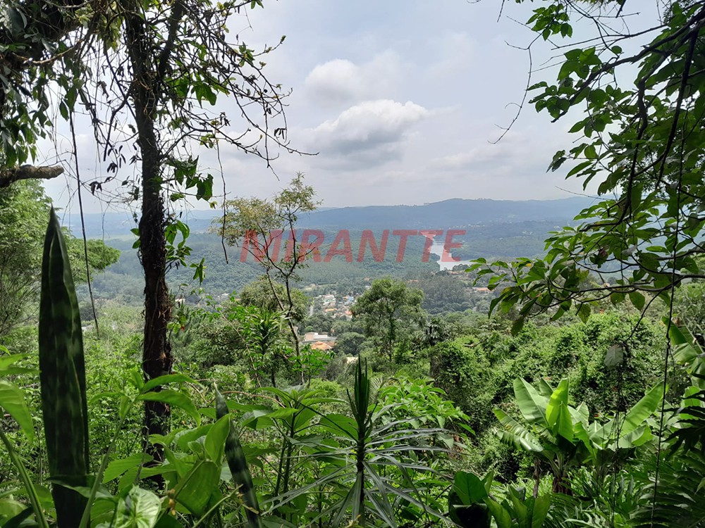 Terreno de 1754m² em Caieras