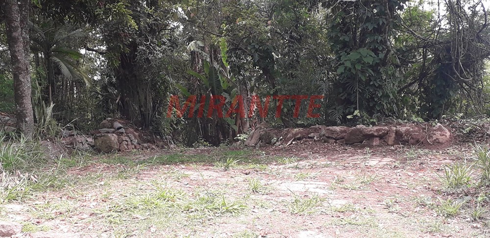 Terreno de 1754m² em Caieras