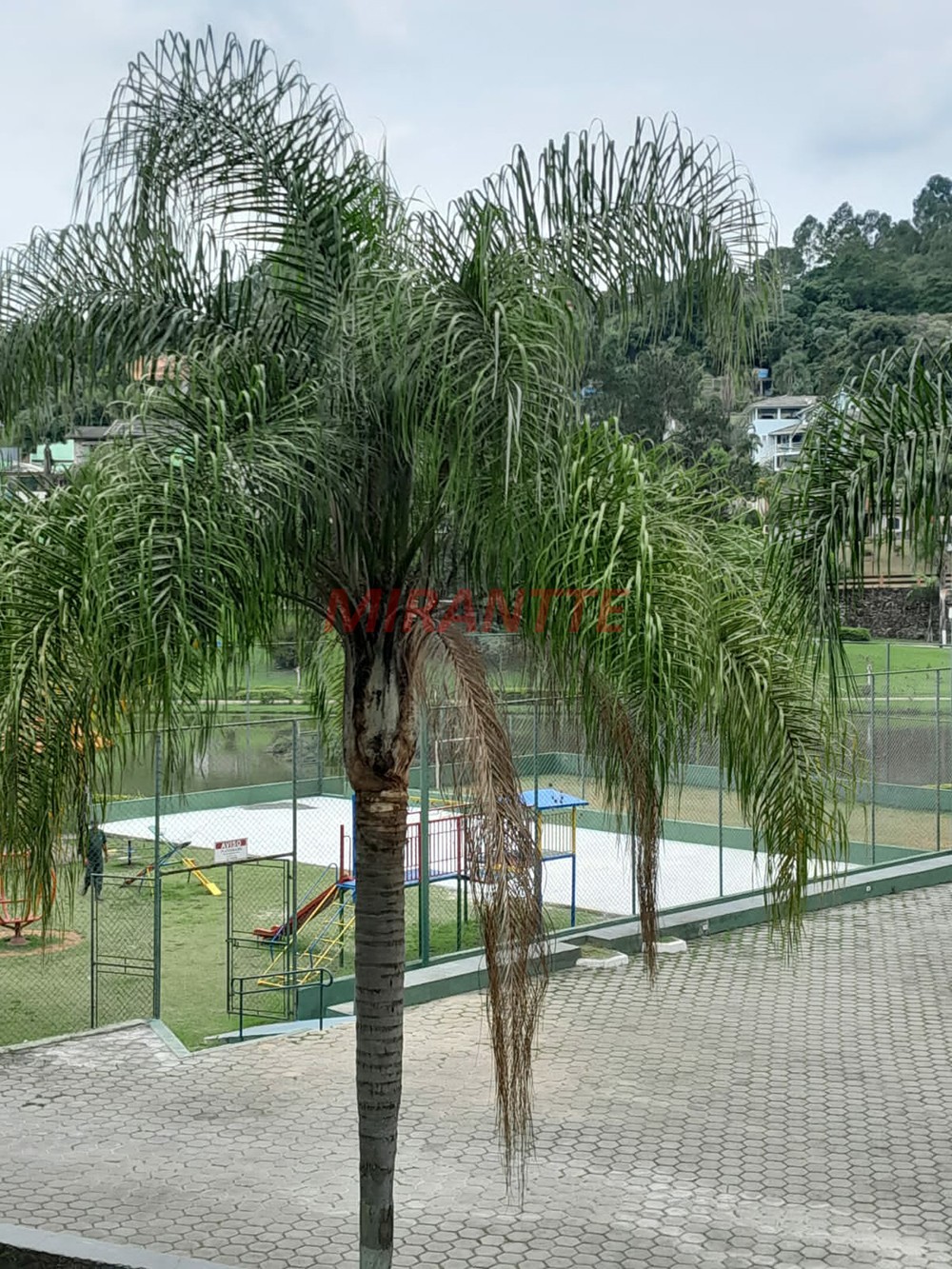 Terreno de 1754m² em Caieras
