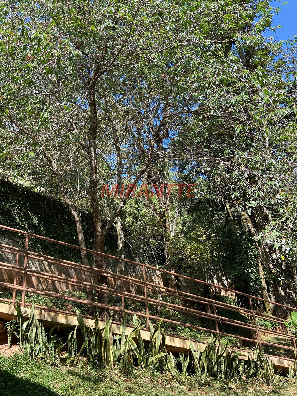 Sobrado de 700m² com 7 quartos em Serra Da Cantareira