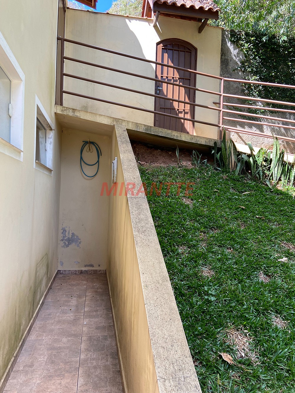 Sobrado de 700m² com 7 quartos em Serra Da Cantareira