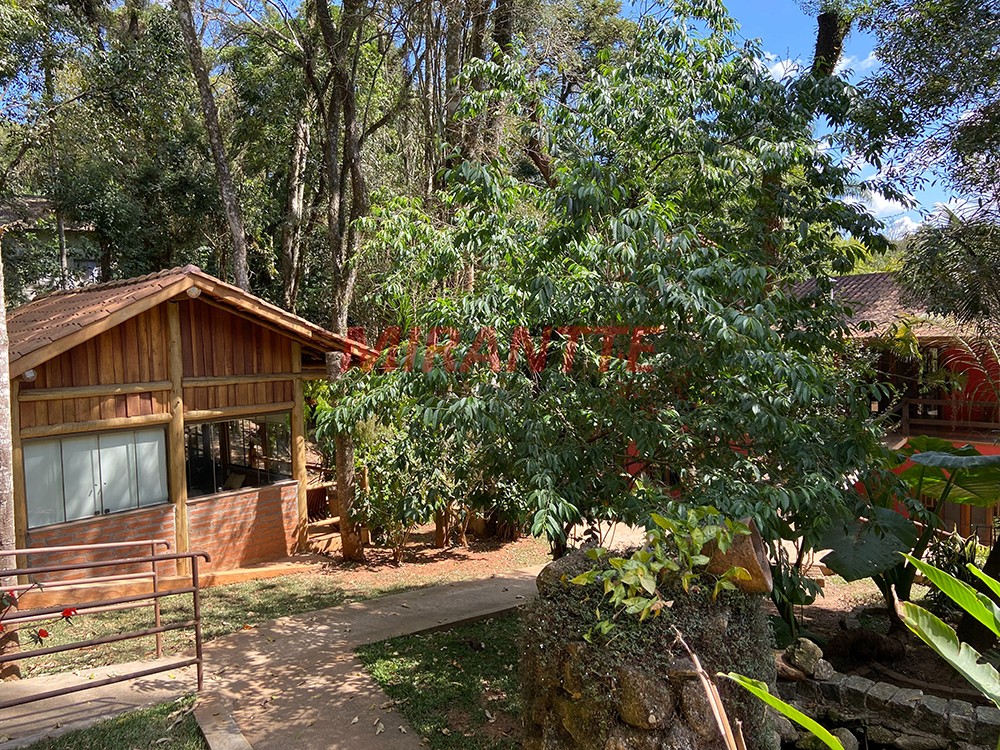 Sobrado de 700m² com 7 quartos em Serra Da Cantareira