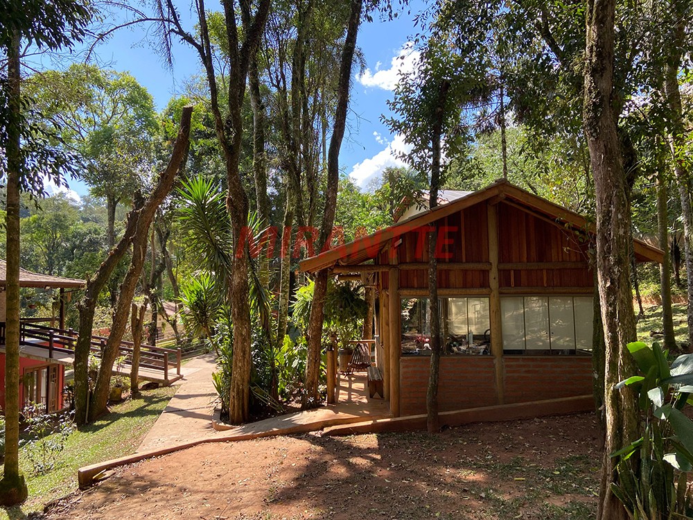 Sobrado de 700m² com 7 quartos em Serra Da Cantareira