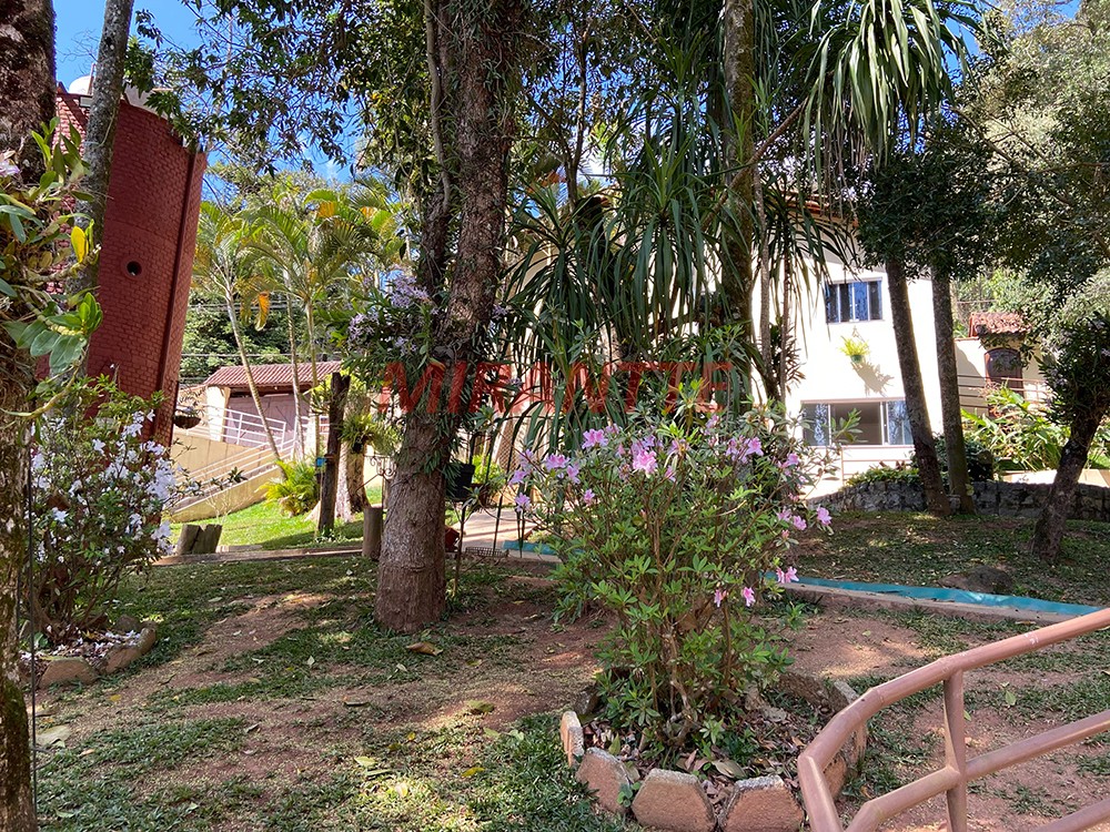 Sobrado de 700m² com 7 quartos em Serra Da Cantareira