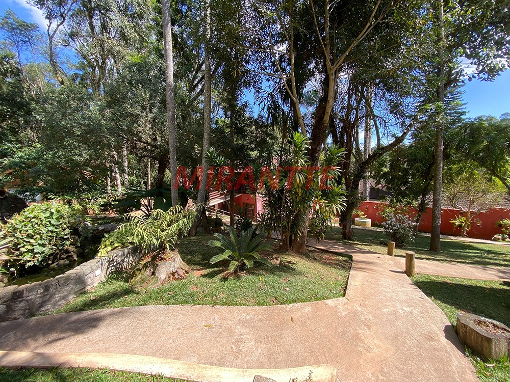 Sobrado de 700m² com 7 quartos em Serra Da Cantareira