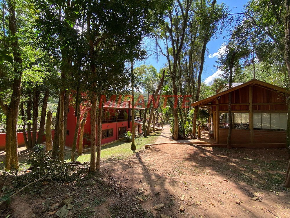 Sobrado de 700m² com 7 quartos em Serra Da Cantareira