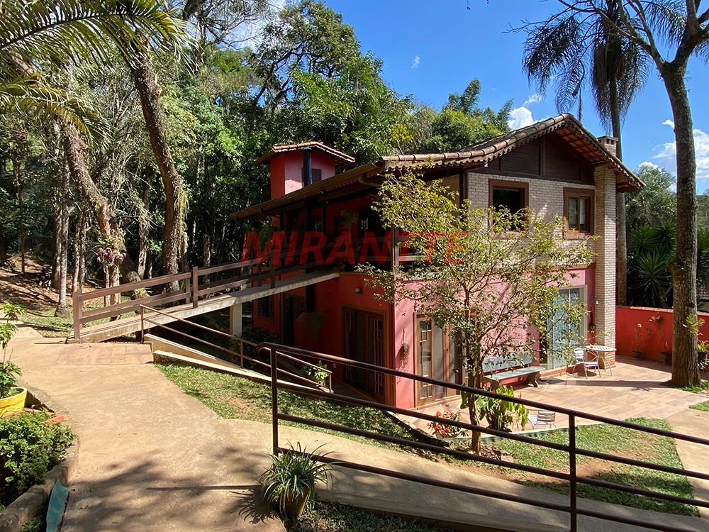 Sobrado de 700m² com 7 quartos em Serra Da Cantareira