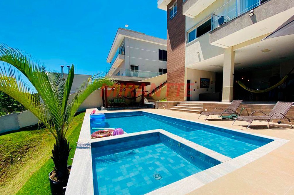 Sobrado de 600m² com 4 quartos em Santa Inês