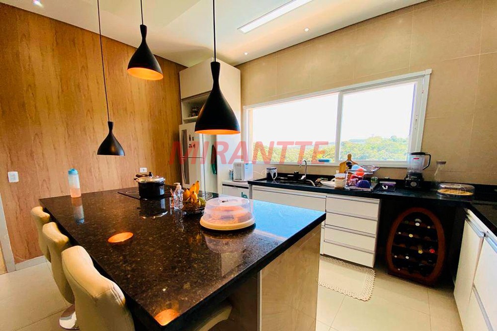 Sobrado de 600m² com 4 quartos em Santa Inês