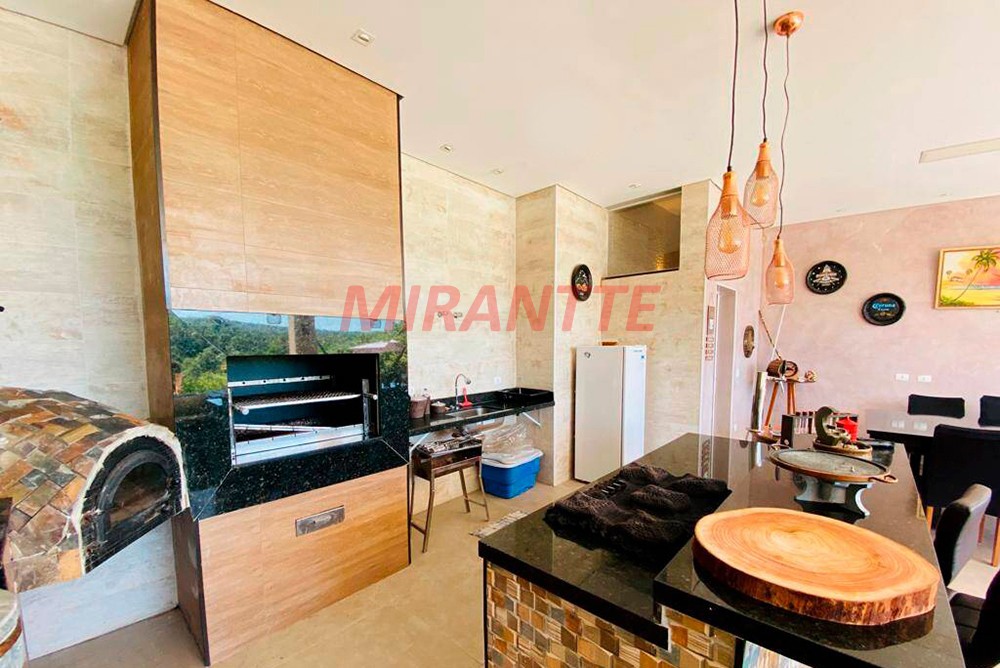 Sobrado de 600m² com 4 quartos em Santa Inês