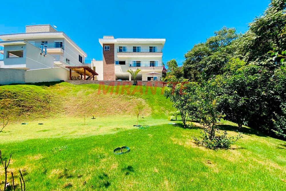 Sobrado de 600m² com 4 quartos em Santa Inês