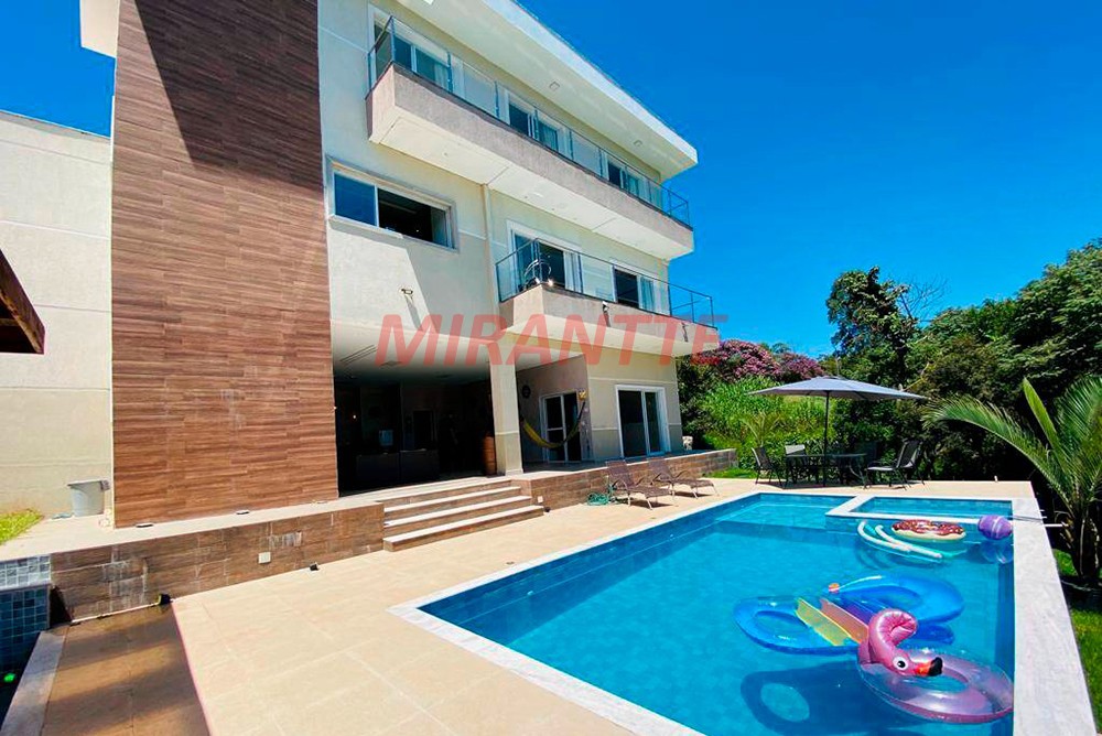 Sobrado de 600m² com 4 quartos em Santa Inês