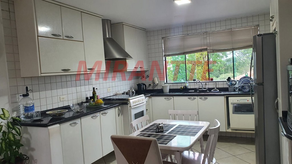 Sobrado de 211m² com 3 quartos em Vila Irmaos Arnoni