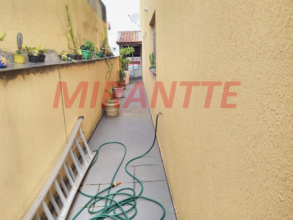 Sobrado de 270m² com 3 quartos em Picanço