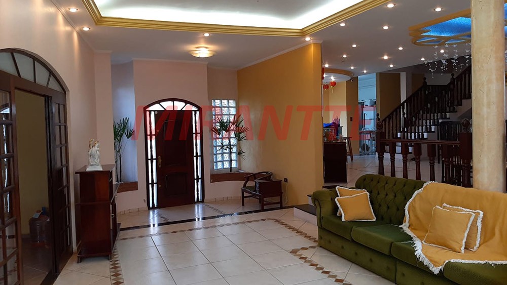 Cond. fechado de 905m² com 4 quartos em Serra da Cantareira