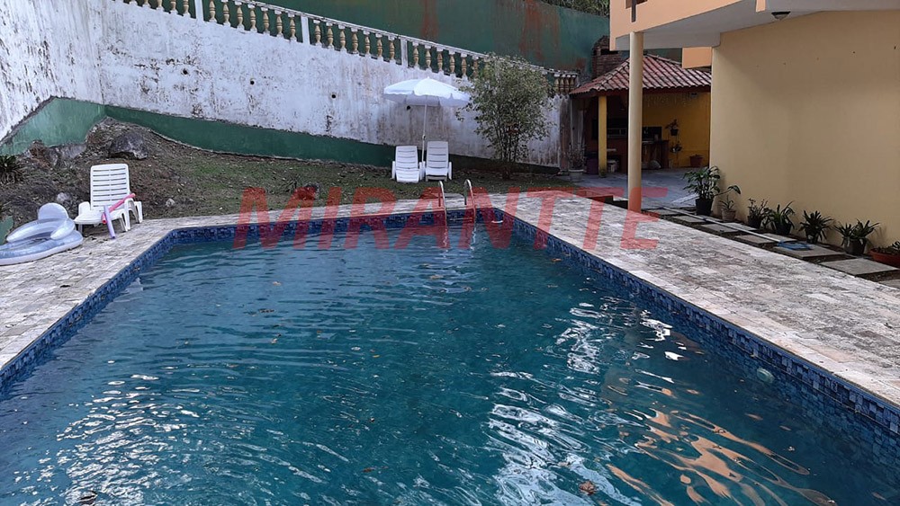 Cond. fechado de 905m² com 4 quartos em Serra da Cantareira