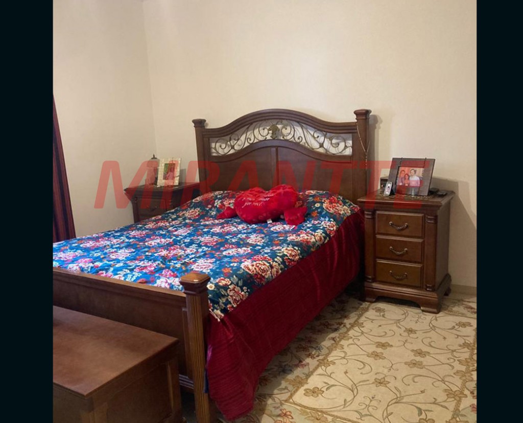Sobrado de 246m² com 3 quartos em Vila Rosália