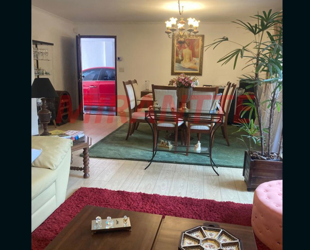Sobrado de 246m² com 3 quartos em Vila Rosália