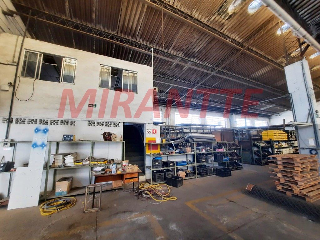 Galpao de 1900m² em Jaçana
