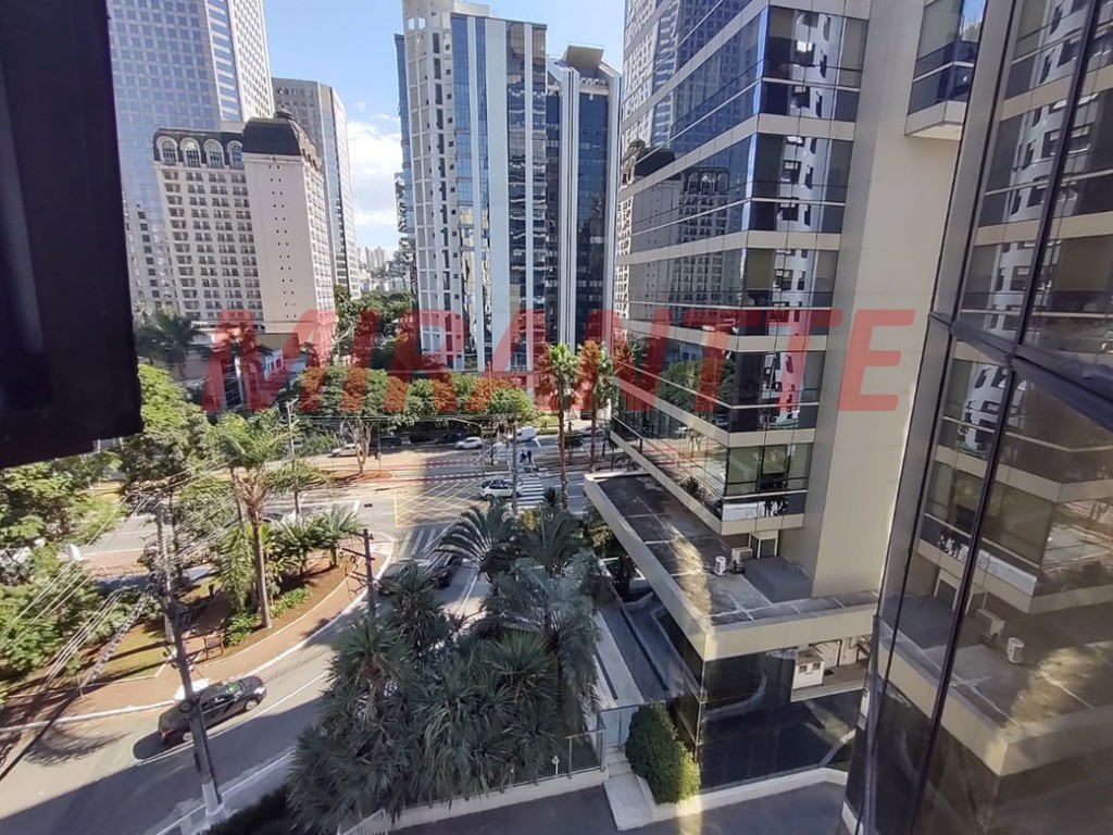 Conjunto comercial de 510m² em Cidade Monções