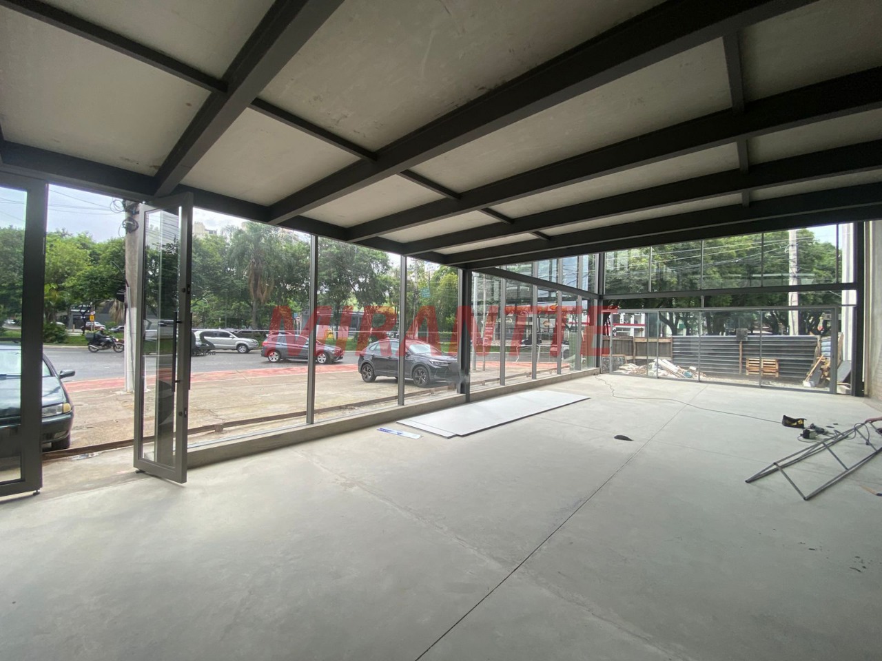 Comercial de 180m² em Santana