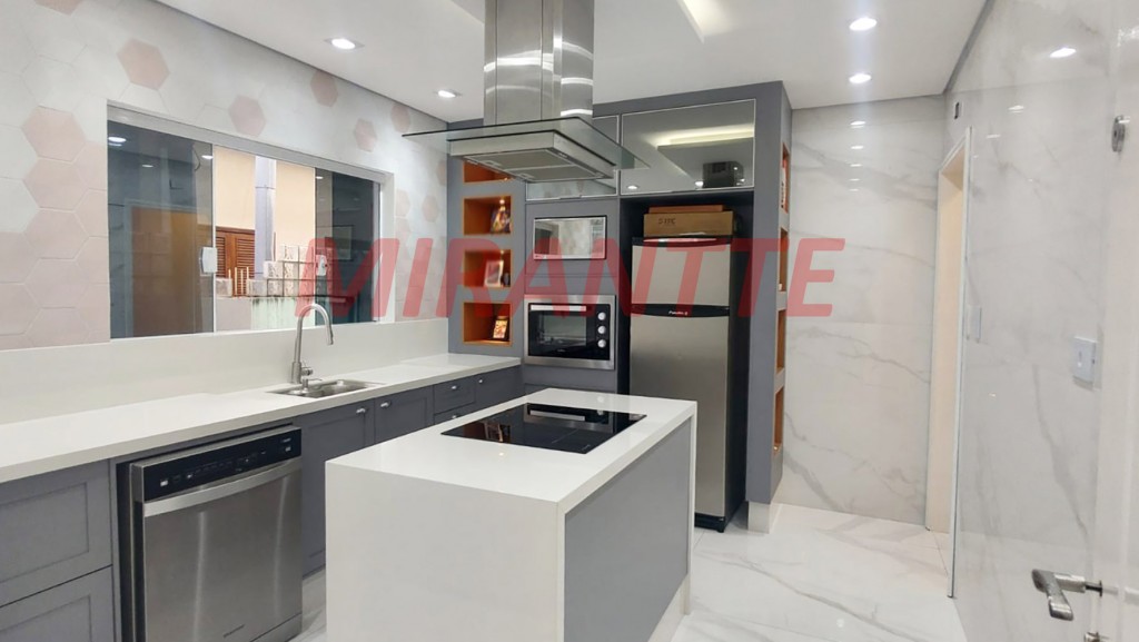 Sobrado de 200m² com 3 quartos em Vila Maranduba