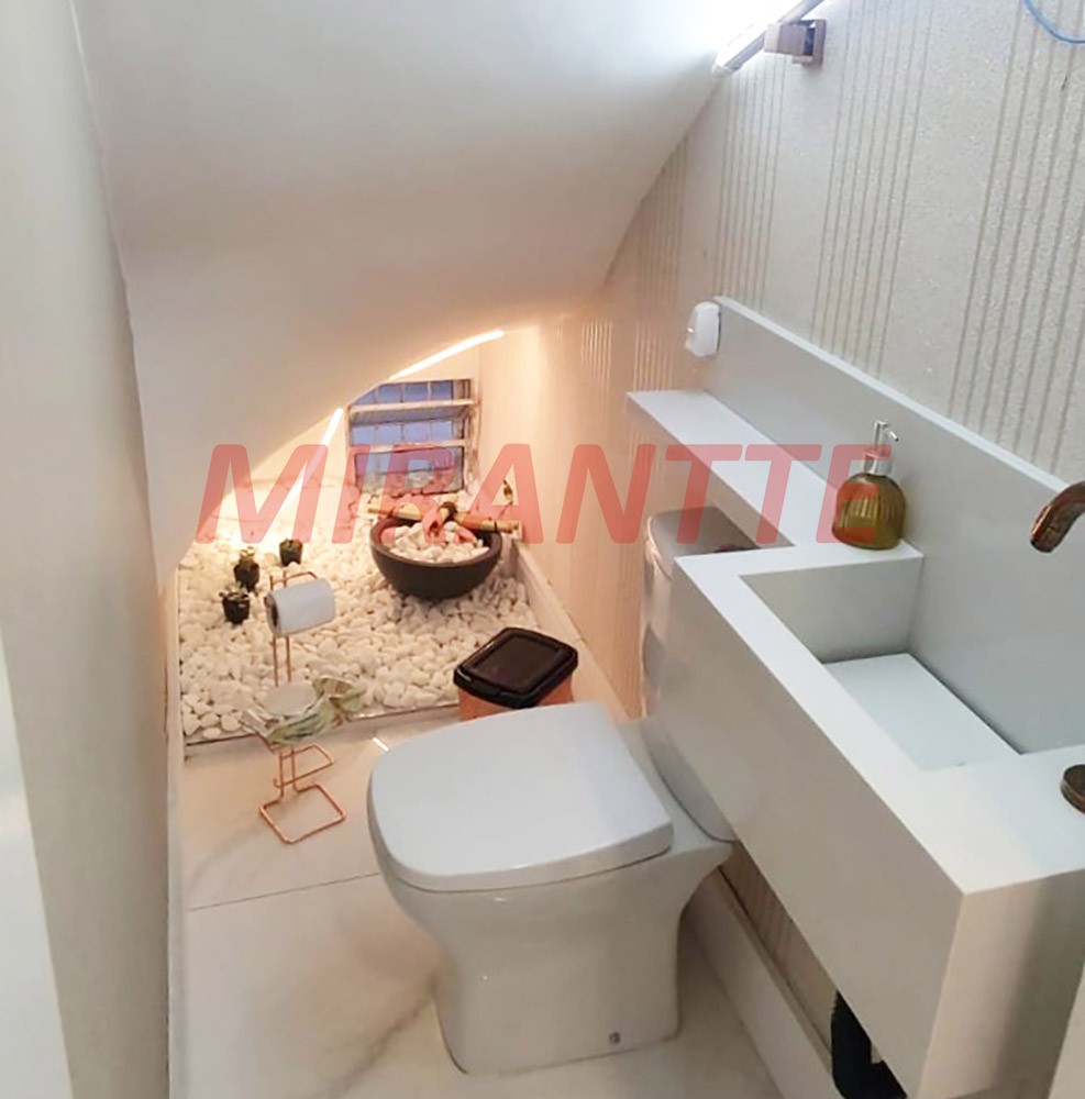 Sobrado de 200m² com 3 quartos em Vila Maranduba