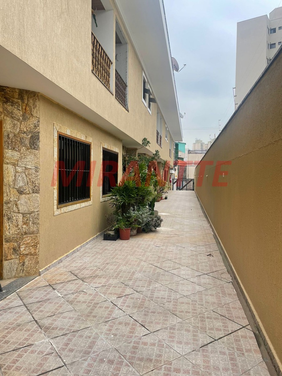 Cond. fechado de 195m² com 3 quartos em Parada Inglesa