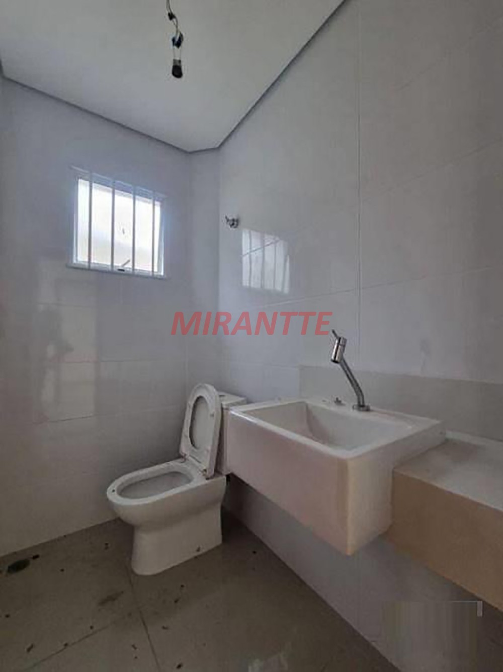 Sobrado de 185m² com 4 quartos em Tremembe