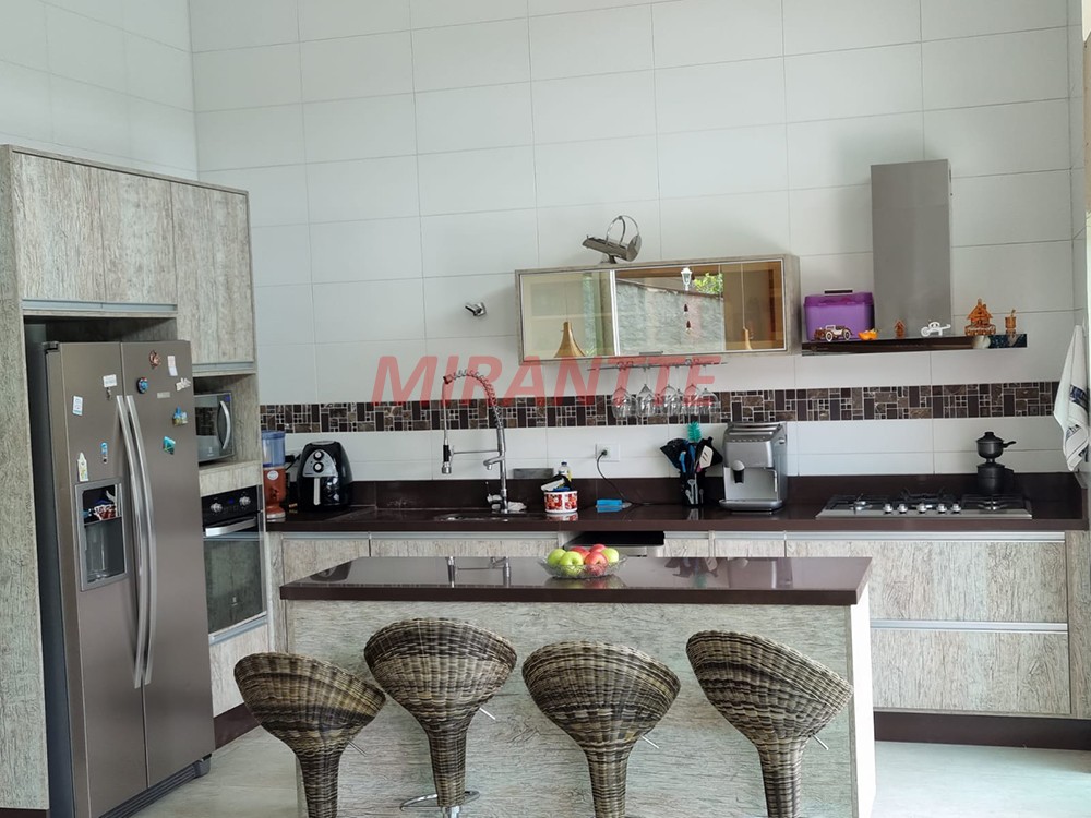 Sobrado de 250m² com 3 quartos em Serra da Cantareira