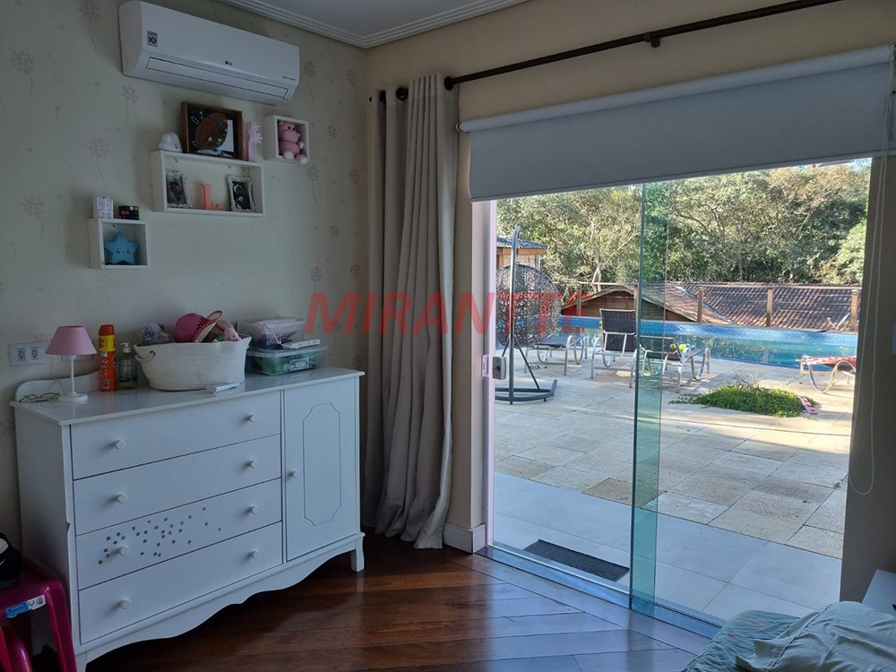 Sobrado de 250m² com 3 quartos em Serra da Cantareira