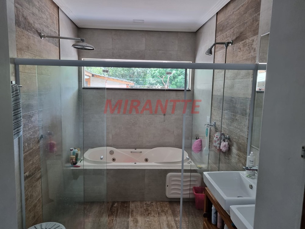 Sobrado de 250m² com 3 quartos em Serra da Cantareira