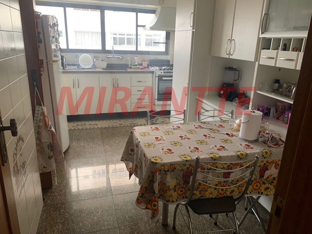 Apartamento de 194m² com 4 quartos em Água Fria