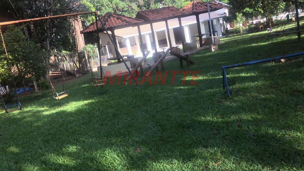Cond. fechado de 145m² com 3 quartos em Centro