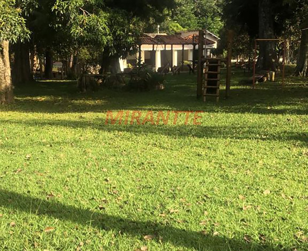 Cond. fechado de 145m² com 3 quartos em Centro