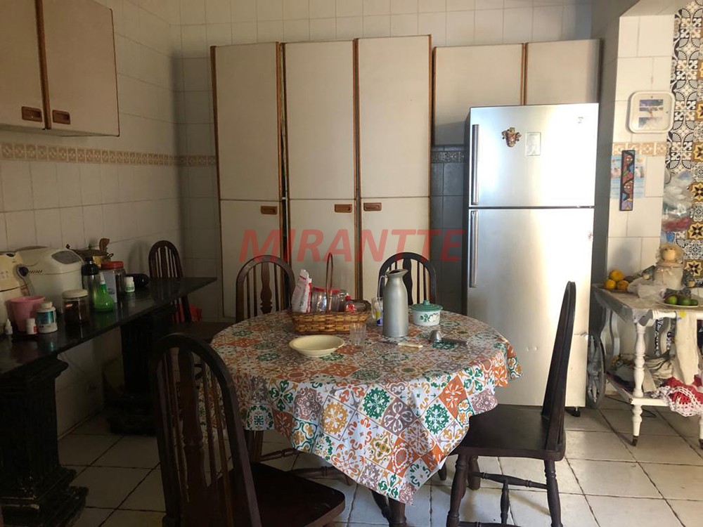 Cond. fechado de 145m² com 3 quartos em Centro