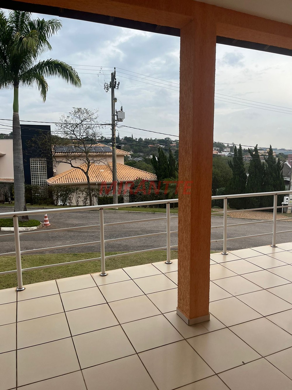 Cond. fechado de 582m² com 4 quartos em Morro Alto