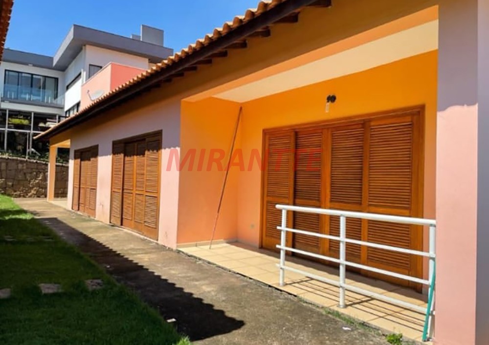 Cond. fechado de 582m² com 4 quartos em Morro Alto