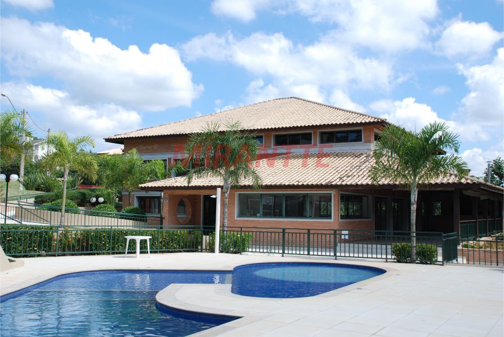 Cond. fechado de 582m² com 4 quartos em Morro Alto